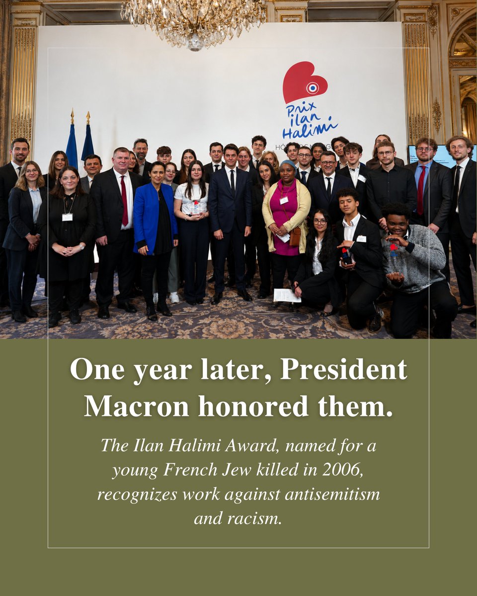 FFEUnyc's tweet photo. Last summer in Paris, a Holocaust survivor and a young French athlete carried the Olympic flame together, past the @Shoah_Memorial .

The crowd cheering was @espoir18paris, a French interfaith youth movement and FFEU partner.
This year @EmmanuelMacron gave them the Ilan Halimi Award.