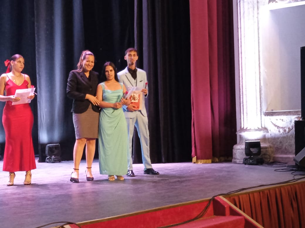 obregon_yanay's tweet photo. 🇨🇺Hoy celebramos con orgullo la graduación de los nuevos licenciados en Derecho, próximamente asumirán la honorable responsabilidad de ejercer como jueces.
Les deseamos mucho éxito en esta noble misión que están por comenzar. ¡Felicidades por este gran logro!
#LatirÁvila #Cuba https://t.co/pXW5iMoIO8