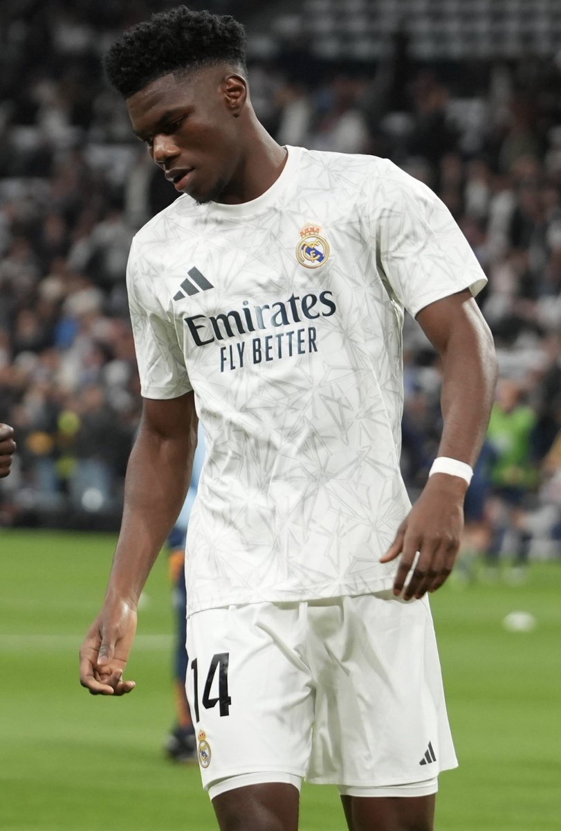centredevils's tweet photo. 🚨🚨🌕| NEW: Aurélien Tchouaméni will sign a new deal at Real Madrid. Manchester United’s move was never close due to his high salary and Madrid’s unwillingness to open the door to an exit. [@FabrizioRomano] https://t.co/2zvx6cCvvY
