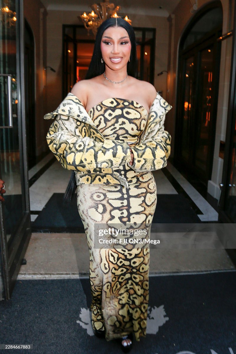 LegendaryLade's tweet photo. Rapper Cardi B also in David Koma Resort 2027!🔥 https://t.co/5gb9uswSkY