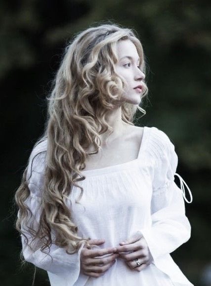 enduringeros's tweet photo. a hair like juliet capulet https://t.co/gM6H4En2hE