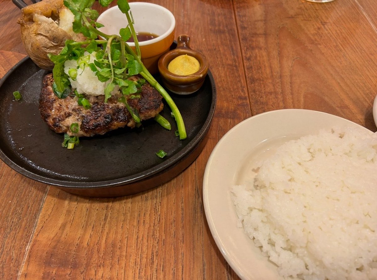chan__sik_'s tweet photo. ♡ 7.8 ♡
今日帰ってる時に急にLINE来ていつも頑張ってるからご飯いこ言ってくれてガチで嬉しすぎた😭💕

つばめグリル美味しすぎてやばかったです！本当にありがとう😆✨

色々相談にのってくれてありがとう😆
golden カラオケで95点取れるように頑張ります💪😊 https://t.co/K4x30gCbdP
