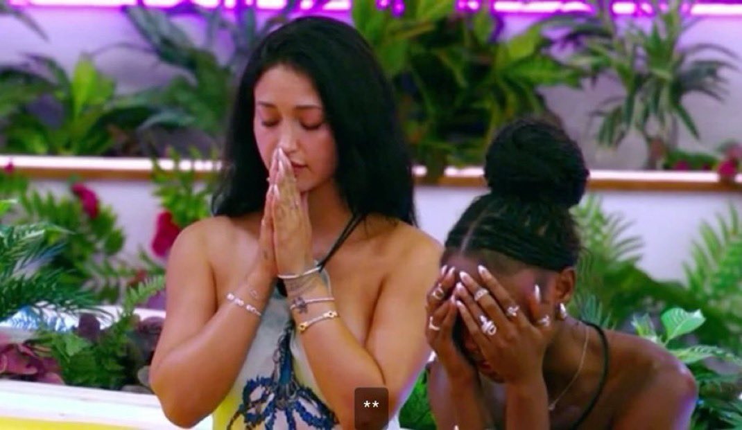 BlazeeHot's tweet photo. Everybody saying Vegas gate , but that day in August genuinely had me unfathomable levels of pissed off. There were so many layers to the betrayal on top of goofy ass mfs outside our com talking shit. I genuinely had to go in deep prayer #CHC https://t.co/wiW9fpa7Sv