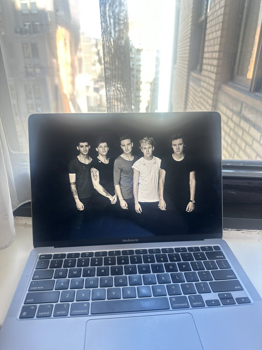 taylorrgreeson's tweet photo. let the concert prep begin https://t.co/IGZTafqmtX