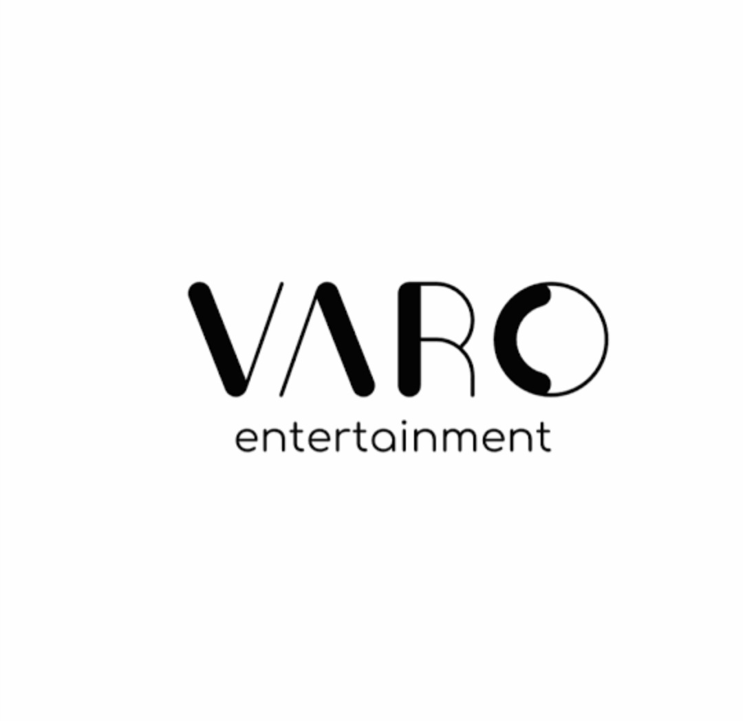 BadrElsaye12902's tweet photo. The CEO of VARO Entertainment is now following #JEONGYEON on Instagram.

According to reports, the company is attempting to sign a solo contract with the artist and has already held a meeting with JEONGYEON to discuss the possibility. https://t.co/tQLjmc2JWK
