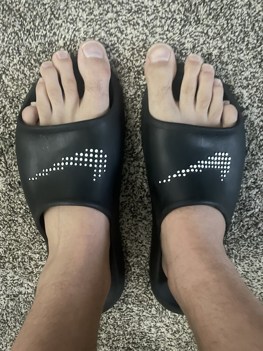 MrSize18Feet's tweet photo. good afternoon beautiful feet loving friends. 

how about another picture in these slides? https://t.co/nRF7j89Nq2