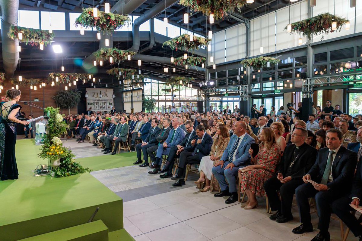 alferma1's tweet photo. Los emprendedores, empresarios y autónomos son, junto a todos los trabajadores, el motor capaz de transformar en realidad el potencial de Segovia y toda #CastillayLeón. Gracias por apostar y creer en el futuro de nuestra tierra. https://t.co/dPpd60dRLn
