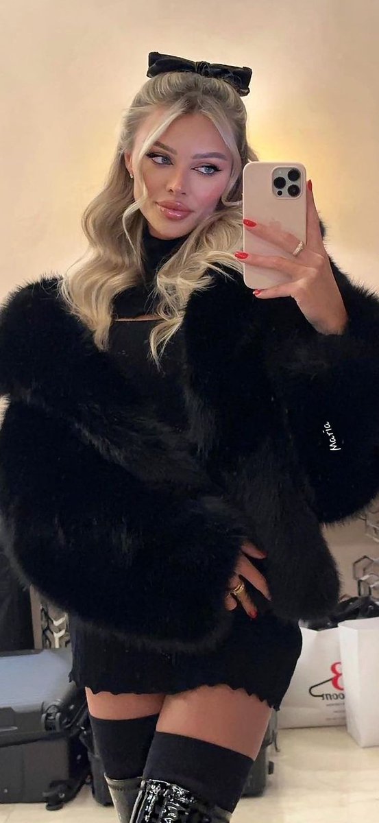 Goddess_Elle_CF's tweet photo. What if I walked up to you on a night out, smiled,  and asked you to buy Me a cocktail, what would you do?

Answers in the form of a cocktail tribute https://t.co/FOFdjVaSIy