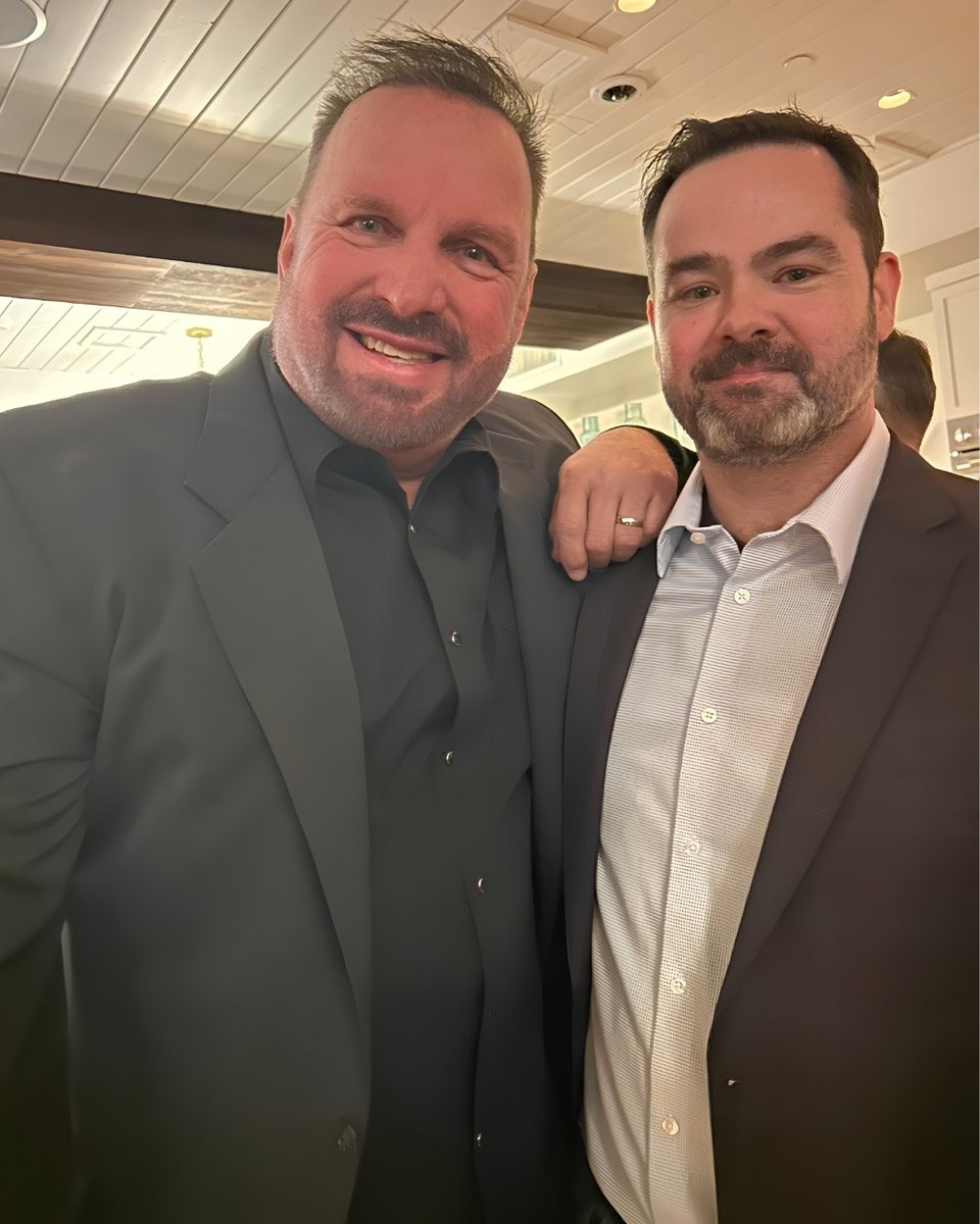 RedTagAgency's tweet photo. Fastest ever to 100 million. First ever to 200 million.
Congrats to our CTO, Kevin Stone, on the recognition for helping our friend Garth reach this incredible milestone!
#RedTag #Agency #Marketing #Congratulations #GarthBrooks #LouisvilleKY https://t.co/0FkukLu46d