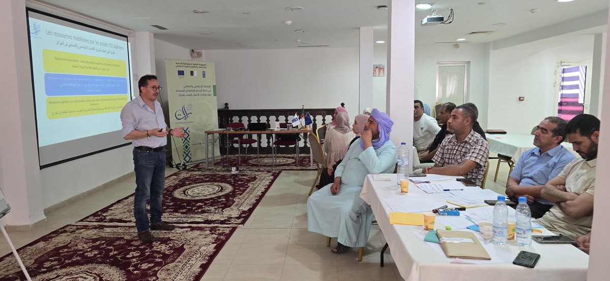 PNUDAlgerie's tweet photo. Le programme ESS poursuit son déploiement à #Timimoun. #El_Bayedh, #El_Meniaa & #Beni_Abbas ont renforcé leurs capacités sur les fondamentaux de l’ESS. @UEenAlgerie , @min_travail #ESS #Algérie https://t.co/ODmsFLlV3P
