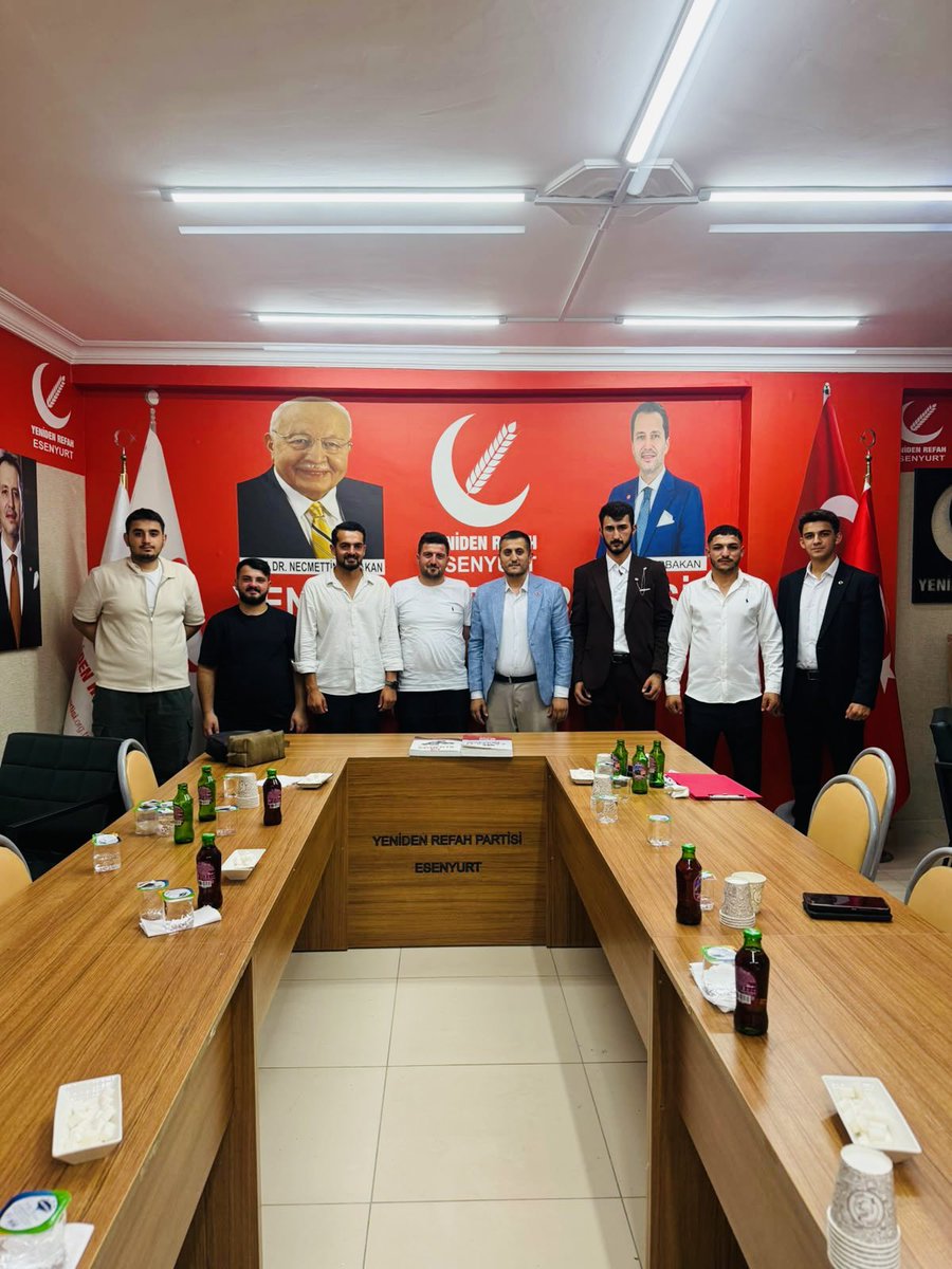 gencRefesenyurt's tweet photo. Esenyurt Gençlik Kolları olarak, İlçe Gençlik Kolları Başkanımız Sn. Baran Şimşek riyasetinde ve İl Yönetim Kurulu Üyemiz Sn. Muhammet Ali Eraslan hatipliğinde haftalık Yönetim Kurulu Toplantımızı gerçekleştirdik. https://t.co/O2hNjEam6N
