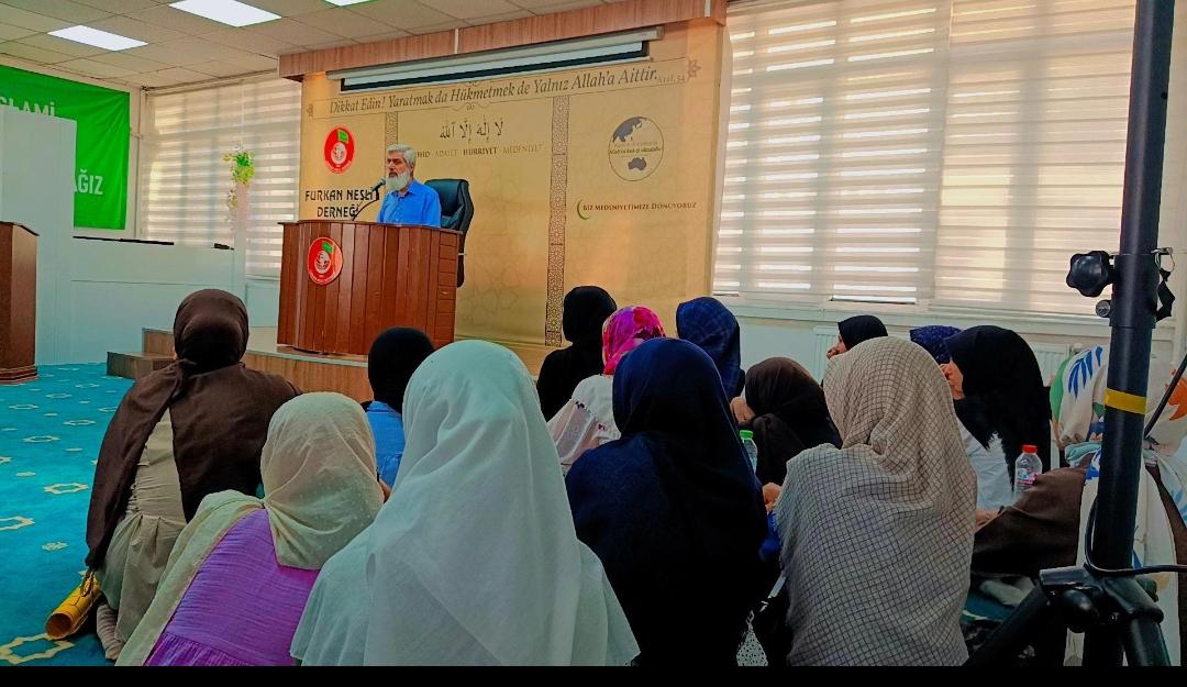 Duygugoreztalas's tweet photo. @alparslankuytul Orta lise talebeleri olarak bizde hocamız ile hasbihaldeydik. Genç kızlarımıza çok güzel bir anı oldu. 🥰🌸 https://t.co/BUSRo6oOgL