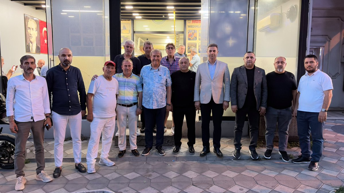 _MHP_sultangazi's tweet photo. 📍Habibler Trakya ve Rumelililer Yardımlaşma ve Dayanışma Derneği Ziyareti 

İlçe Başkanımız Sn. Yakup Bildik, STK'lardan Sorumlu İlçe Başkan Yardımcımız Recep Atabey ve İlçe Yöneticilerimiz ile birlikte 
Habibler Trakya ve Rumelililer Yardımlaşma ve Dayanışma Derneği'ni ziyaret ettik.

Dernek Başkanı Sn. Yılmaz Engin ve yönetimi, Sultangazi Belediye Meclis Üyesi Muhammer Varol ve Eski Habipler Mahallesi Muhtarı Sn. Yaşar Karaçam ile bir araya gelerek samimi bir sohbet gerçekleştirdik.

Nazik ev sahiplikleri ve misafirperverliklerinden dolayı kendilerine teşekkür ediyor, çalışmalarında başarılar diliyoruz.

#sultangaziilebulusuyoruz
#sultangaziilekucaklasiyoruz