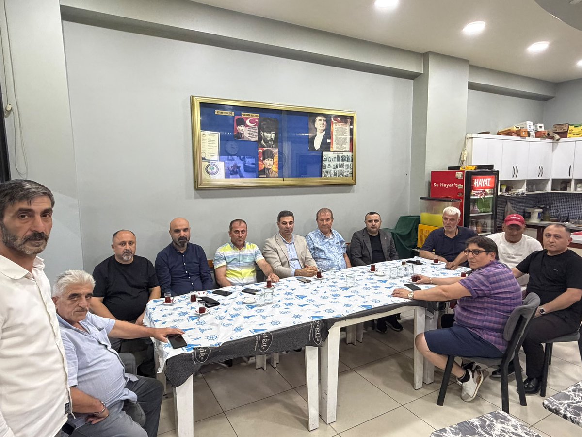 _MHP_sultangazi's tweet photo. 📍Habibler Trakya ve Rumelililer Yardımlaşma ve Dayanışma Derneği Ziyareti 

İlçe Başkanımız Sn. Yakup Bildik, STK'lardan Sorumlu İlçe Başkan Yardımcımız Recep Atabey ve İlçe Yöneticilerimiz ile birlikte 
Habibler Trakya ve Rumelililer Yardımlaşma ve Dayanışma Derneği'ni ziyaret ettik.

Dernek Başkanı Sn. Yılmaz Engin ve yönetimi, Sultangazi Belediye Meclis Üyesi Muhammer Varol ve Eski Habipler Mahallesi Muhtarı Sn. Yaşar Karaçam ile bir araya gelerek samimi bir sohbet gerçekleştirdik.

Nazik ev sahiplikleri ve misafirperverliklerinden dolayı kendilerine teşekkür ediyor, çalışmalarında başarılar diliyoruz.

#sultangaziilebulusuyoruz
#sultangaziilekucaklasiyoruz