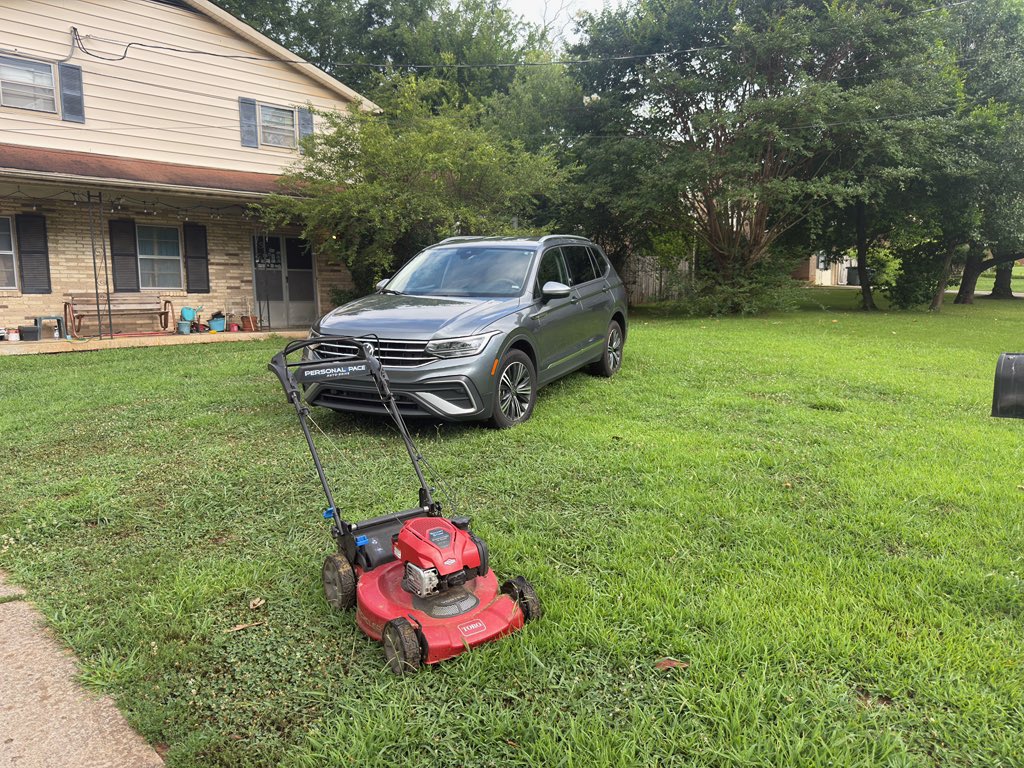iamrodneysmith's tweet photo. This morning we had the honor of mowing Mr.Berchekas lawn. He was inside getting ready for an appointment at the VA.  Sir, we thank you for your service ! Making a difference one lawn at a time https://t.co/Ql03Y9cSEP