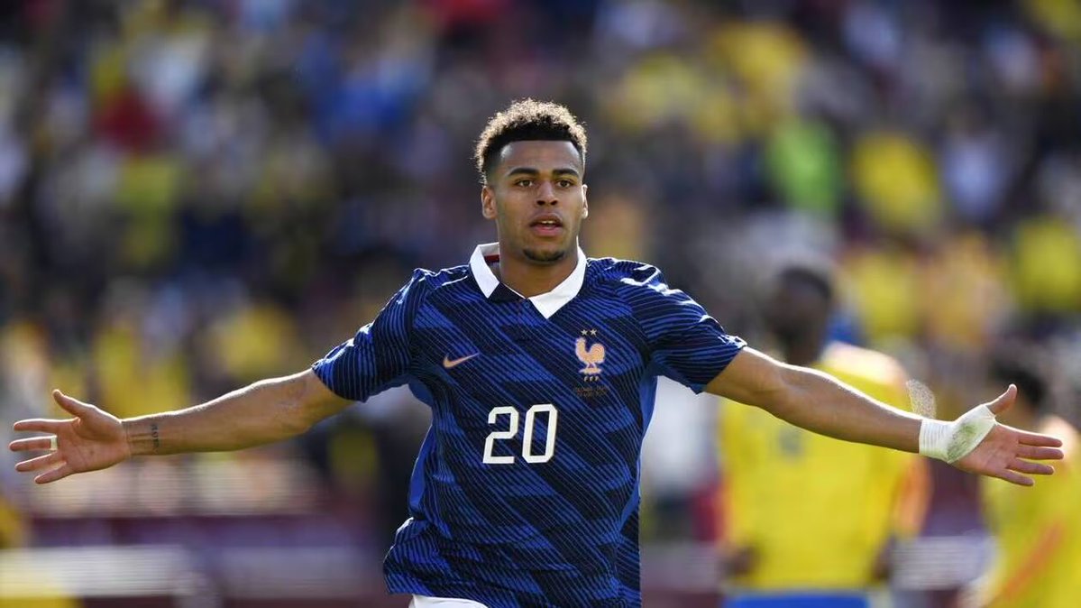 FabriceHawkins's tweet photo. 🚨🇫🇷 Désiré Doué est pressenti pour débuter le quart de finale de coupe du monde de l’équipe de France contre le Maroc. Bradley Barcola devrait démarrer sur le banc @RMCsport https://t.co/6WfW4vKZRi