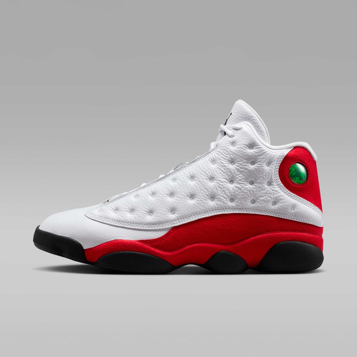 SneakerScouts's tweet photo. Air Jordan 13 'True Red' 

Available via @footlocker |$215| #ad @Jumpman23 

>>> https://t.co/D1Fs9M2v9E https://t.co/AqrxZMXCzd
