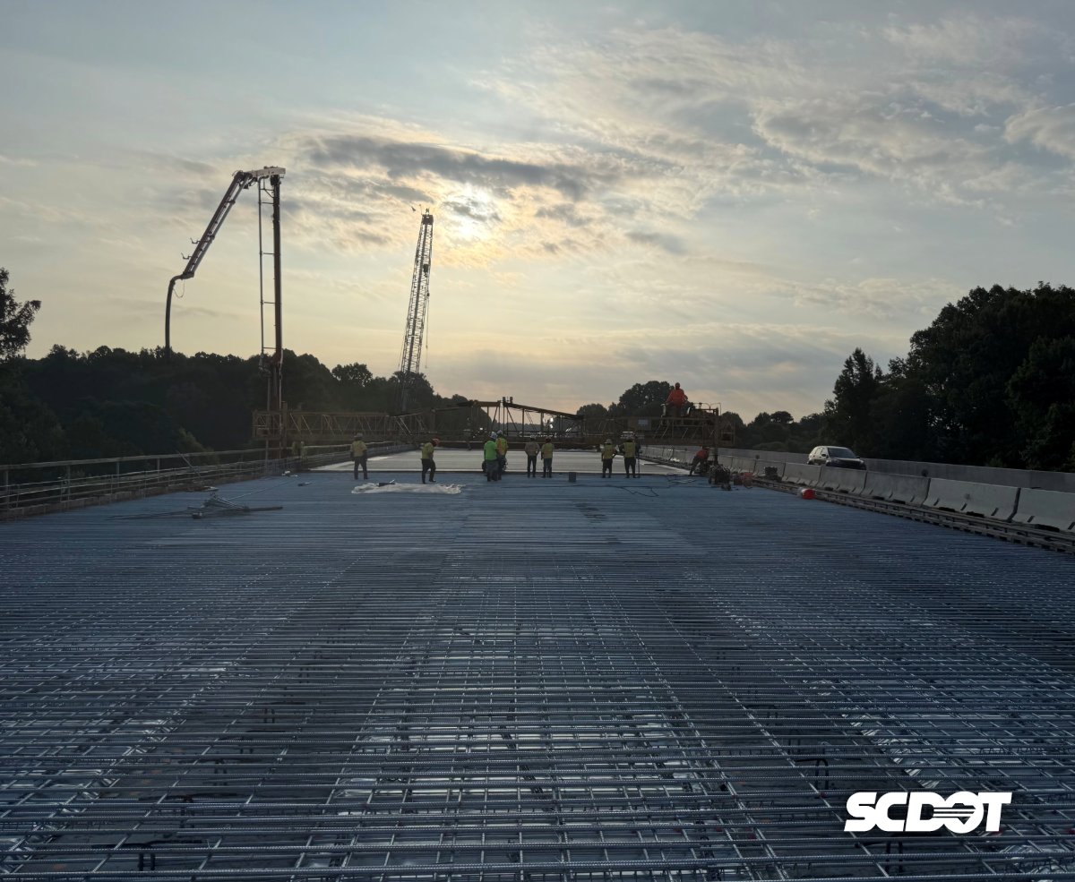 SCDOTPress's tweet photo. Crews in Kershaw County are hard at work building the new I-20 bridge over Wateree. They are completing the concrete deck and placing reinforcement steel for the concrete median barrier wall.

Traffic will be moved onto the new bridge structure later this year! https://t.co/bYSM54o2R6