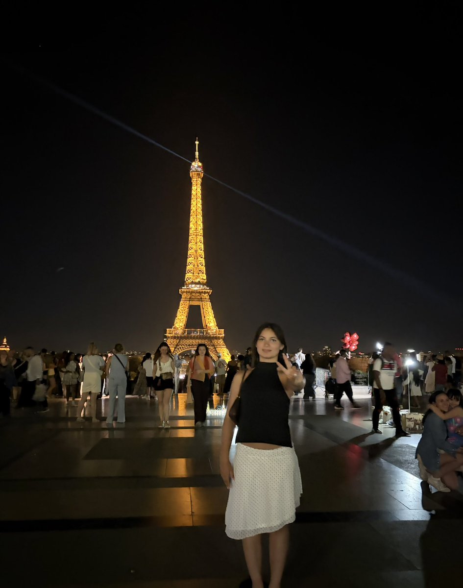 quinnobot's tweet photo. a very thv paris 🥰 https://t.co/fgq8VlcloX