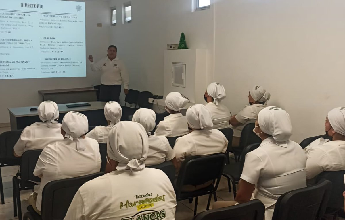 SSPyTM_Culiacan's tweet photo. #ECOS ll Personal del Departamento de Prevención llevó a cabo el programa Escuela Cordial y Segura en la empresa Industrias de Maíz y Trigos Blancas (Tostadas Blancas), ubicada en la colonia Estrella Nueva Galicia.
#SSPyTMCuliacán
#CapitalDeBienestar
#AyuntamientoDeCuliacán https://t.co/wfoL63UyKF