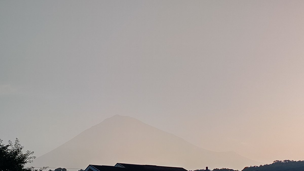 3007moco1124's tweet photo. おはようございます
今朝の富士山 https://t.co/AnfGpKqSPo