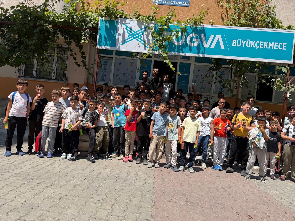 akgncbcekmece's tweet photo. AK Parti Büyükçekmece Gençlik Kolları olarak, Gençlik Kolları İlçe Başkanımız Ebubekir Şahin ile TÜGVA Büyükçekmece Yaz Okulu’nu ziyaret ettik.

Geleceğimiz olan gençlerimiz için emek veren herkese teşekkür ediyoruz.
#BüyükçekmeceİçinAKGençlik https://t.co/gVVCJGA5Ge