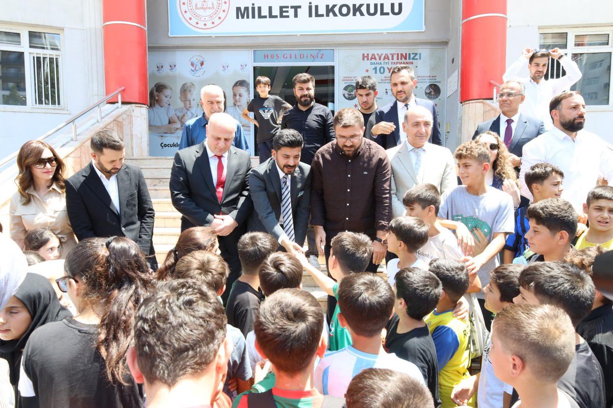 abdullahkikzade's tweet photo. Yaz Okulumuzu, Millî Eğitim Bakanlığı Hayat Boyu Öğrenme Genel Müdürü Sayın Emre Topoğlu ve İl Millî Eğitim Müdürümüz Sayın Salih Sadoğlu ile birlikte ziyaret ederek gençlerimizin heyecanına ortak olduk. https://t.co/tu0b96yEj6