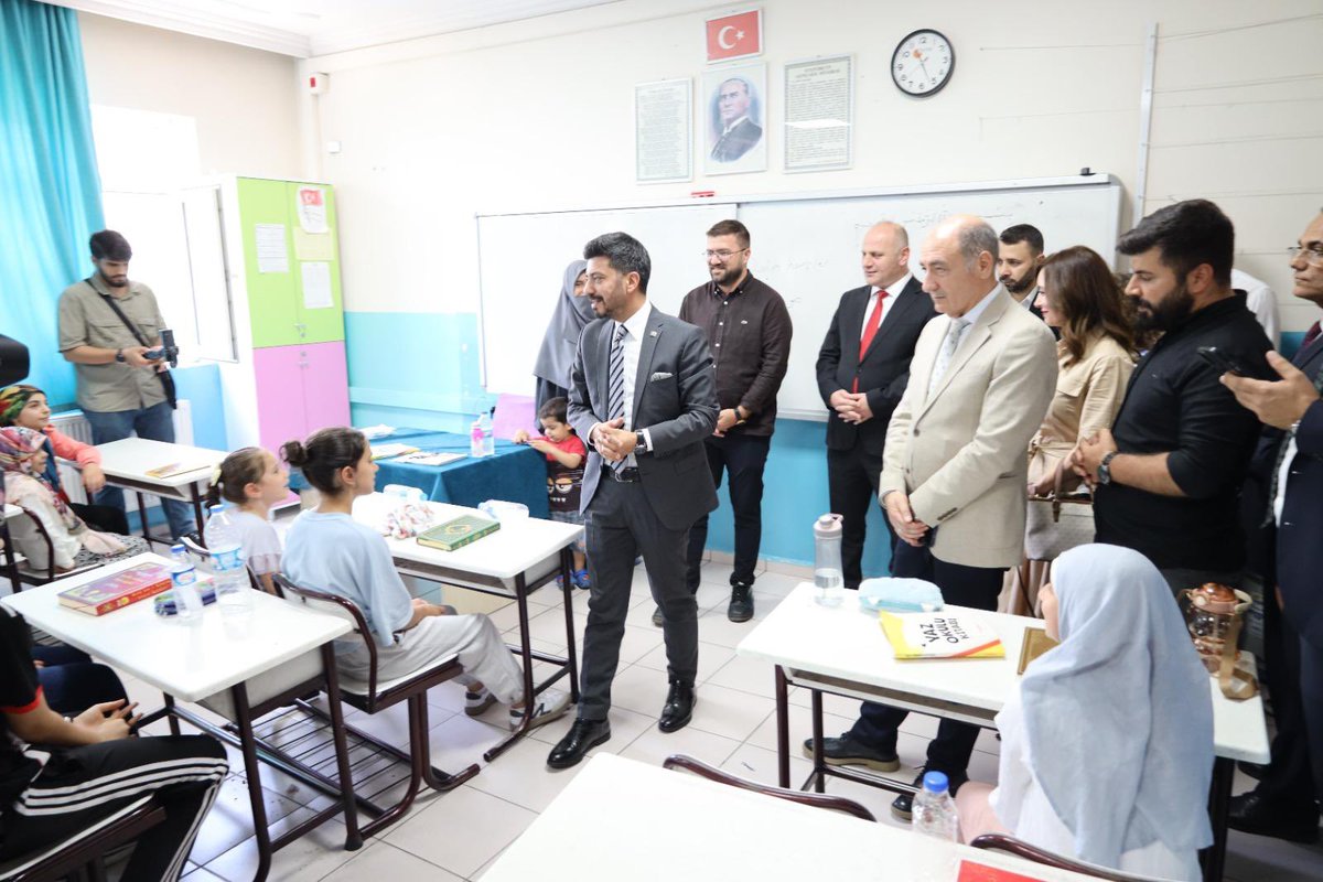 abdullahkikzade's tweet photo. Yaz Okulumuzu, Millî Eğitim Bakanlığı Hayat Boyu Öğrenme Genel Müdürü Sayın Emre Topoğlu ve İl Millî Eğitim Müdürümüz Sayın Salih Sadoğlu ile birlikte ziyaret ederek gençlerimizin heyecanına ortak olduk. https://t.co/tu0b96yEj6