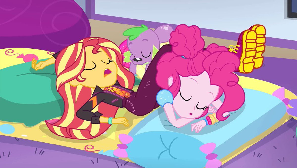 reficco34's tweet photo. BESTIES FR #mlptwt https://t.co/I4XvvJjDsS