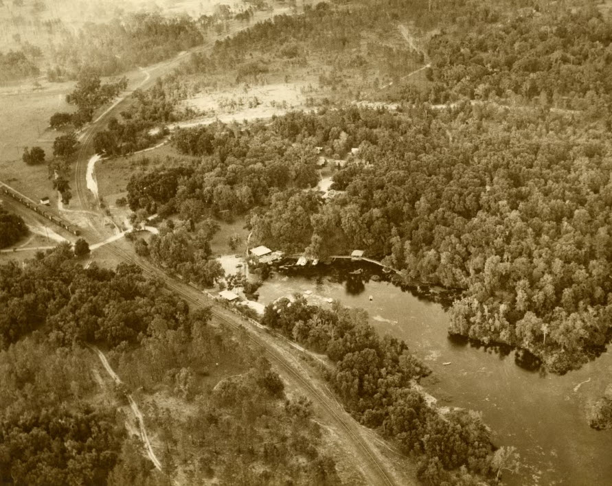FLStateParks's tweet photo. Rainbow Springs has been an important natural resource for thousands of years. Fossils of mastodons and mammoths have been found in the Rainbow River, along with artifacts from Native Americans who once used the waterway for travel and fishing. 

In the early 1900s, the surrounding land was mined for phosphate, giving rise to the nearby towns of Juliette and Dunnellon. 

By the 1930s, Rainbow Springs transformed into a privately owned attraction featuring underwater “sub‑boats,” manmade waterfalls, a zoo, a rodeo, gift shops and even a monorail. As interstate highways expanded and newer attractions opened elsewhere, the park eventually closed in 1974. 

Local residents later rallied to save the land, helping reopen the area as a state park. Today, Rainbow Springs State Park draws visitors from around the world to its clear springs, peaceful river and beautiful gardens. 

***  
📍: Rainbow Springs State Park  
📸: Courtesy of Florida Memory, circa 1900 

💡: Plan your adventure at https://t.co/YhnWcMz9Bl. Before you visit, check the KNOW BEFORE YOU GO section on the park’s webpage for real-time updates and helpful information.   
.    
.    
#FLStateParks #RainbowSprings #TheRealFlorida #LoveFL