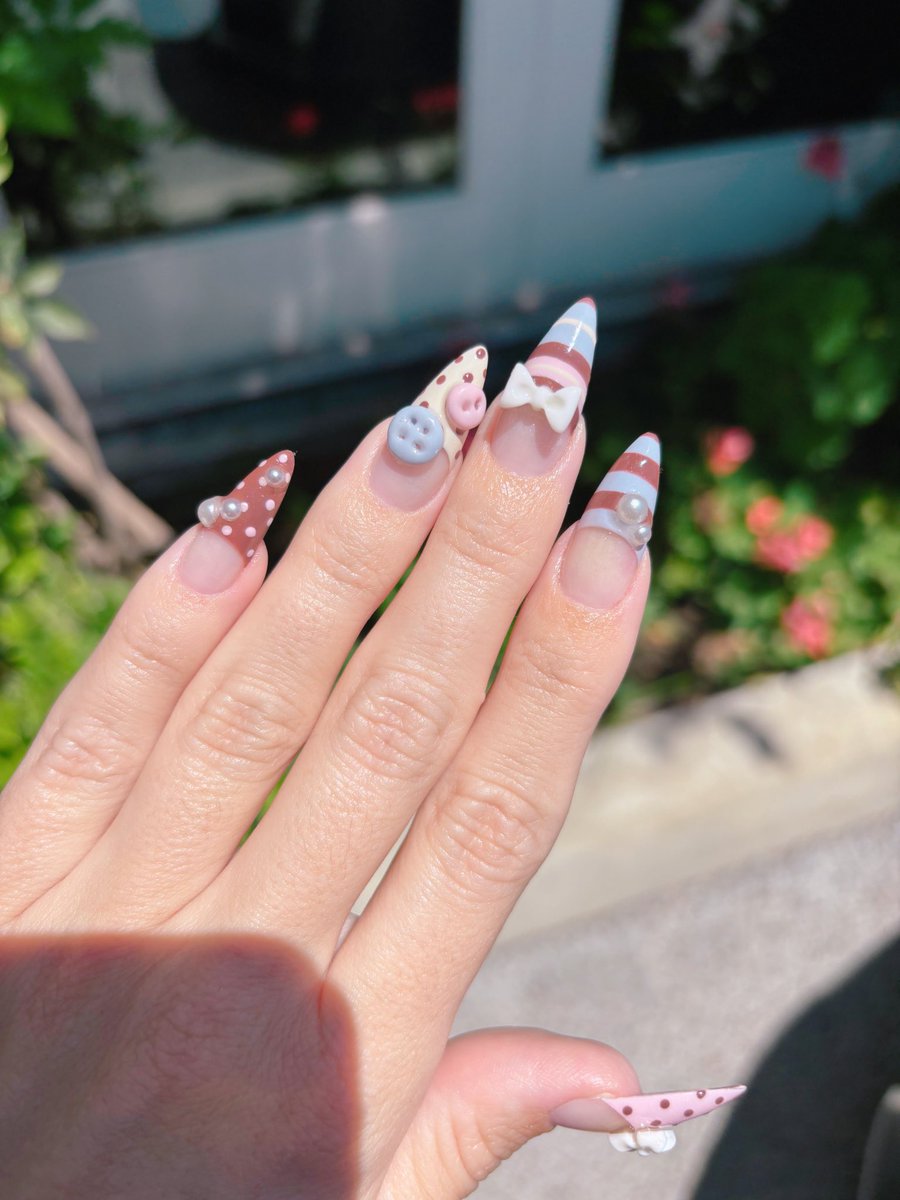 julie__egg's tweet photo. BIRTHDAY MONTH NAIL https://t.co/xEeCPOer6N