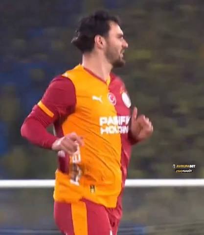 ninoo_1905's tweet photo. Her şeyi geçtim bu iki adam nasıl hala Galatasaray'da neden sırf transfer yapmaya iş çıkmasın diye asla performans vermeyen vasat topçular takımda tutuluyor https://t.co/sK6YWBSKQ4