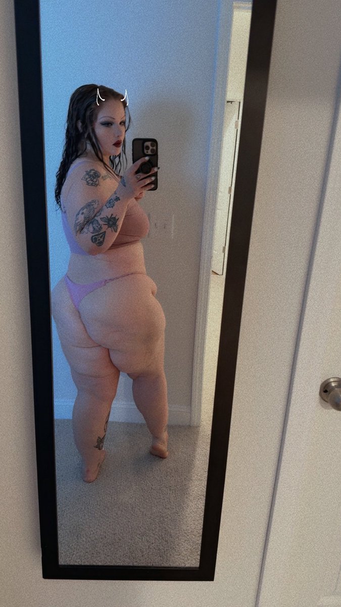 Spkytease's tweet photo. Fun facts about me: 

I’m 31 I’m a new 
Cam girl: chatturbate 
Streamer: TikTok/Twitch 
Content creator: solo bbw / fetish 

Pretty shy but easy going! 👻 I’ve lost 150lbs in a year even tho I’m still curvy.

I like to be spoiled! Dresses & Makeup are my favorite! 

Links in bio!! Or just DM me~