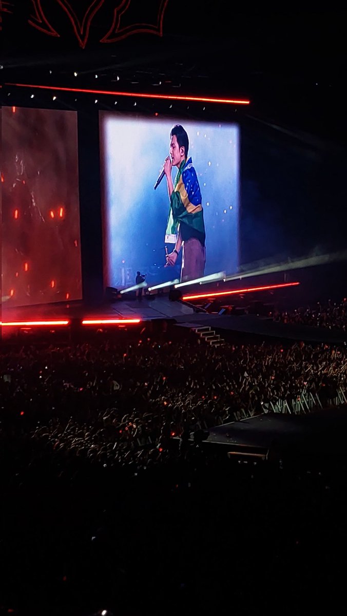 Moon4Sun_shine's tweet photo. Eu acho que tirei A FOTO 

#enhypenbloodsagatour #enhypen https://t.co/dthsYwUhS8