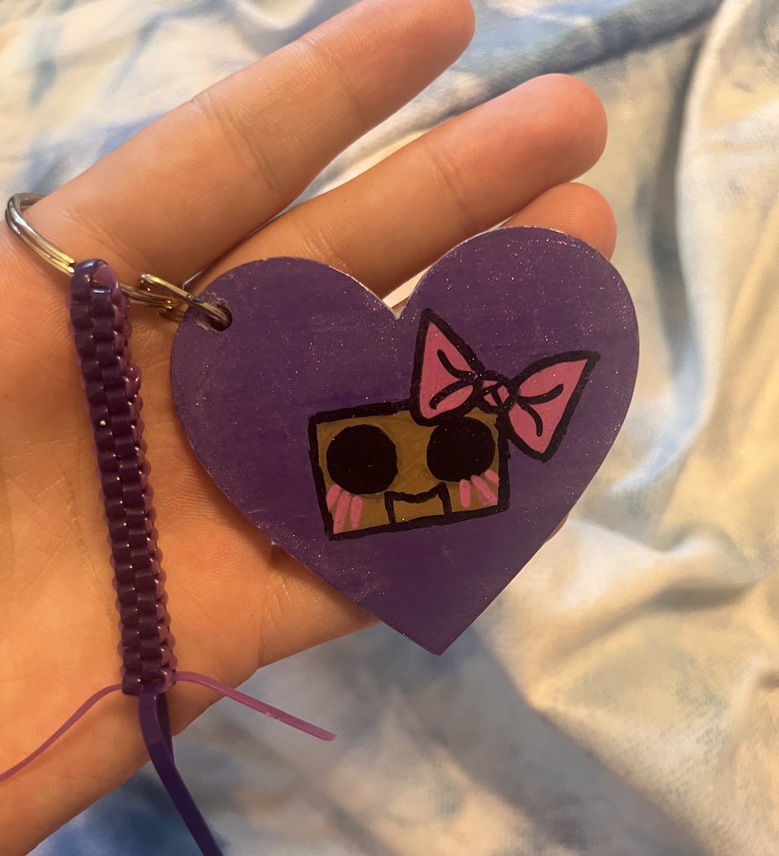 Rand0_Clown's tweet photo. the pictures such but ive made a cute little VERY sparkley charm :3 #PorcelainMade https://t.co/o9rxqJDKY4