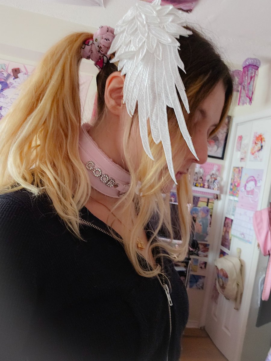 lovemesickk's tweet photo. call me angel &amp; ill fold. instantly https://t.co/nbcs9UALqk