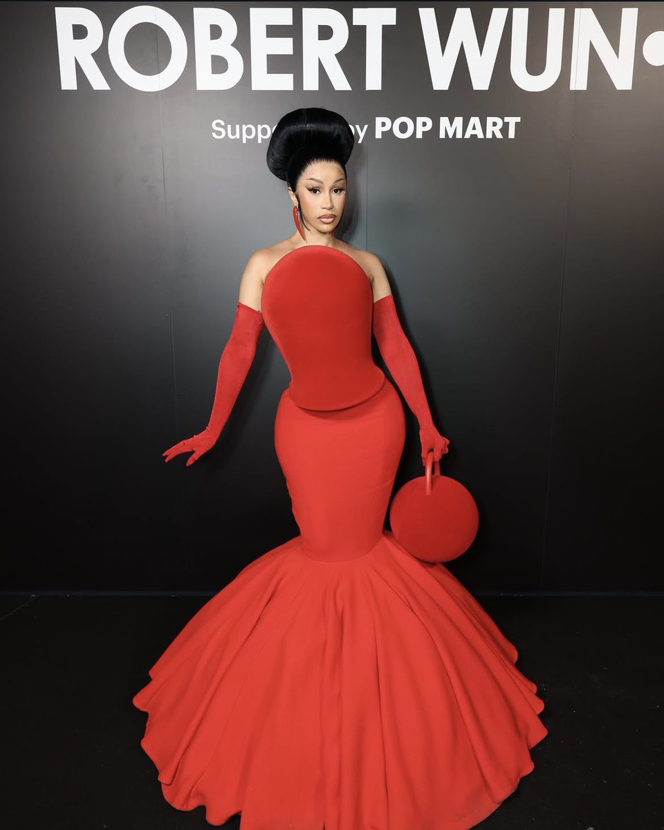 Glaziang's tweet photo. FASHION ~ Red has a new ambassador, and it’s @iamcardib ❤️

📸: pierre Suu/ Getty

#RobertWun #CardiB https://t.co/DpfVO8cYGz