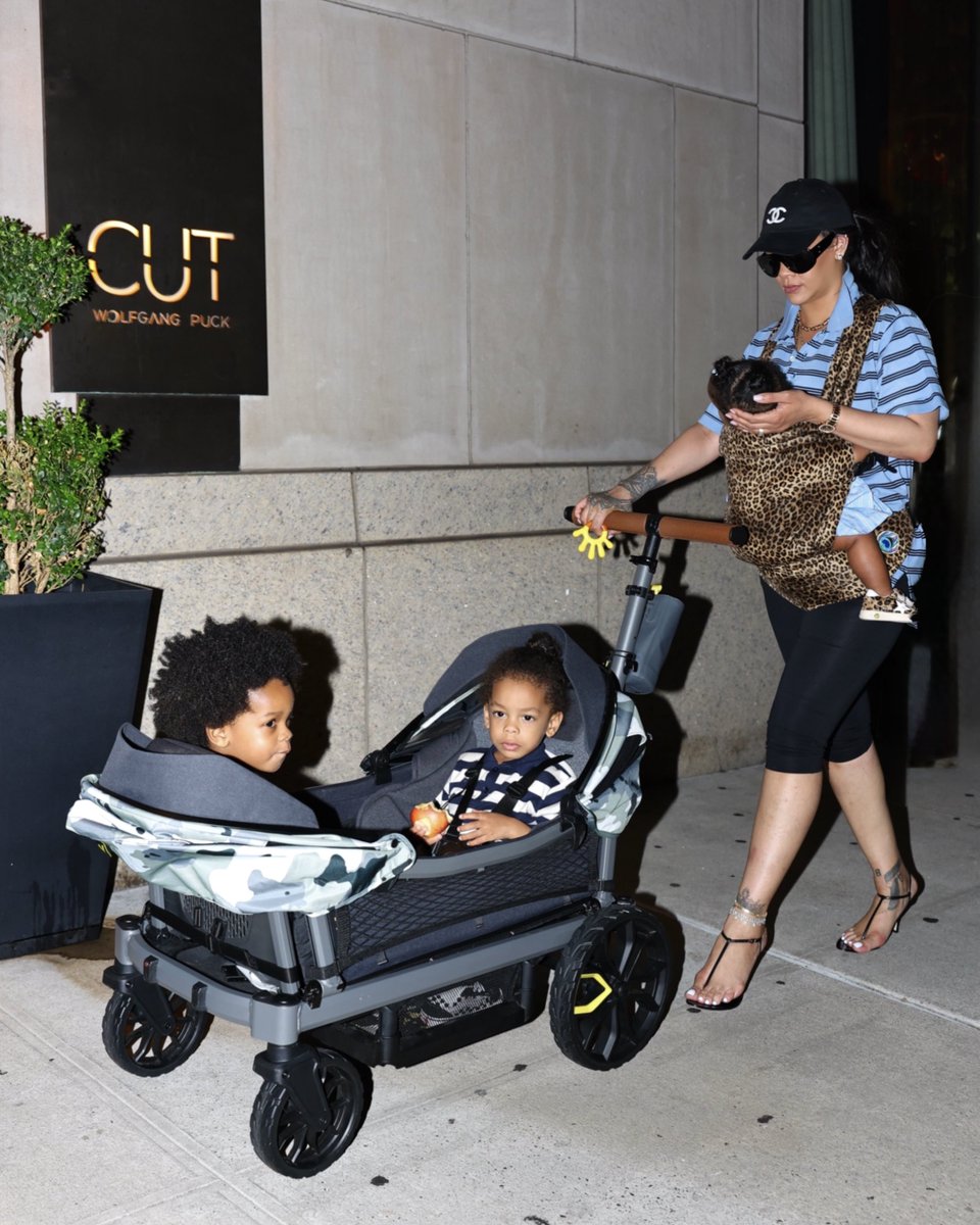 gabgonebad's tweet photo. Rihanna taking a walk with her kids RZA, Riot and Rocki. https://t.co/SXElSYgoDT