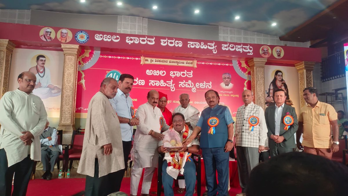 BSBommai's tweet photo. ಶರಣ ಸಾಹಿತ್ಯವು ಸಾರ್ವಕಾಲಿಕ ಸತ್ಯ, ಜೀವಂತ ಸಾಹಿತ್ಯ.

ಇಂದು ಬೆಂಗಳೂರಿನಲ್ಲಿ ನಡೆದ ಅಖಿಲ ಭಾರತ ಶರಣ ಸಾಹಿತ್ಯ ಪರಿಷತ್ತಿನ 14ನೇ ಸಮ್ಮೇಳನದ ಸಮಾರೋಪ ಸಮಾರಂಭದಲ್ಲಿ ಭಾಗವಹಿಸಿ ಸಾಧಕರನ್ನು ಸನ್ಮಾನಿಸಿದೆನು.

ಬಸವಾದಿ ಶರಣರ ವೈಚಾರಿಕ ಕ್ರಾಂತಿಯ ಫಲವೇ ವಚನ ಸಾಹಿತ್ಯ. ಇದು ಕೇವಲ ಸಾಹಿತ್ಯವಲ್ಲ, ಬದುಕಿನ ಸತ್ಯವನ್ನು ಸಾರುವ, ಸಮಾಜಕ್ಕೆ ದಾರಿದೀಪವಾಗಿರುವ ಜೀವಂತ ತತ್ವ. ಕಾಲದ ಪರೀಕ್ಷೆಯಲ್ಲೂ ತನ್ನ ಪ್ರಸ್ತುತತೆಯನ್ನು ಉಳಿಸಿಕೊಂಡಿರುವ ಶರಣ ಸಾಹಿತ್ಯವನ್ನು ಯಾರಿಂದಲೂ ನಾಶ ಮಾಡಲು ಸಾಧ್ಯವಿಲ್ಲ.

"ದಯೆಯಿಲ್ಲದ ಧರ್ಮವದು ಧರ್ಮವಲ್ಲ" ಎಂಬ ಬಸವಣ್ಣನವರ ಸಂದೇಶ ಇಂದಿನ ಸಮಾಜಕ್ಕೂ ಅತ್ಯಂತ ಪ್ರಸ್ತುತವಾಗಿದೆ. ಮಾನವೀಯ ಧರ್ಮವೇ ಶಾಶ್ವತ ಧರ್ಮ. ಶರಣರ ತತ್ವಗಳು ಸಮಾಜವನ್ನು ಒಗ್ಗೂಡಿಸುವ ಶಕ್ತಿಯಾಗಿದ್ದು, ಅವುಗಳನ್ನು ಮುಂದಿನ ಪೀಳಿಗೆಗೆ ತಲುಪಿಸುವ ಜವಾಬ್ದಾರಿ ನಮ್ಮೆಲ್ಲರ ಮೇಲಿದೆ.

ಬಸವಣ್ಣನವರು ಸ್ಥಾಪಿಸಿದ ಅನುಭವ ಮಂಟಪವೇ ಜಗತ್ತಿನ ಮೊದಲ ಸಂಸತ್ತು ಎಂಬ ಹೆಮ್ಮೆಯ ವಿಚಾರವನ್ನು ನಮ್ಮ ಗೌರವಾನ್ವಿತ ಪ್ರಧಾನಮಂತ್ರಿ ಶ್ರೀ ನರೇಂದ್ರ ಮೋದಿ @narendramodi ಅವರು ವಿಶ್ವದ ವಿವಿಧ ವೇದಿಕೆಗಳಲ್ಲಿ ಪ್ರಸ್ತಾಪಿಸಿ, ಬಸವಣ್ಣನವರ ತತ್ವ-ದರ್ಶನವನ್ನು ಜಾಗತಿಕ ಮಟ್ಟದಲ್ಲಿ ಪರಿಚಯಿಸುತ್ತಿರುವುದು ನಮ್ಮೆಲ್ಲರಿಗೂ ಹೆಮ್ಮೆಯ ಸಂಗತಿಯಾಗಿದೆ.

ಅದೇ ರೀತಿ, ಬಸವಕಲ್ಯಾಣದಲ್ಲಿ ಅನುಭವ ಮಂಟಪ ನಿರ್ಮಾಣಕ್ಕೆ ದೃಢ ಸಂಕಲ್ಪದೊಂದಿಗೆ ಚಾಲನೆ ನೀಡಿ, ಅಗತ್ಯ ಅನುದಾನ ಒದಗಿಸಿದ ಮಾಜಿ ಮುಖ್ಯಮಂತ್ರಿ ಶ್ರೀ ಬಿ.ಎಸ್. ಯಡಿಯೂರಪ್ಪ ಅವರ ಕೊಡುಗೆ ಐತಿಹಾಸಿಕವಾಗಿದೆ. ಶರಣ ಸಾಹಿತ್ಯದ ಸಂರಕ್ಷಣೆ ಮತ್ತು ಪ್ರಸಾರಕ್ಕೆ ಅವರು ನೀಡಿದ ಬೆಂಬಲ ಸದಾ ಸ್ಮರಣೀಯವಾಗಿದೆ.

ಶರಣರ ತತ್ವ, ವಚನ ಸಾಹಿತ್ಯ ಹಾಗೂ ಮಾನವೀಯ ಮೌಲ್ಯಗಳು ಸಮಾಜದ ಏಕತೆ, ಸಮಾನತೆ ಮತ್ತು ಸೌಹಾರ್ದತೆಯ ಶಾಶ್ವತ ಮಾರ್ಗದರ್ಶಿಗಳಾಗಿವೆ.

#Basavanna #SharanaSahitya #VachanaSahitya #AnubhavaMantapa #Karnataka