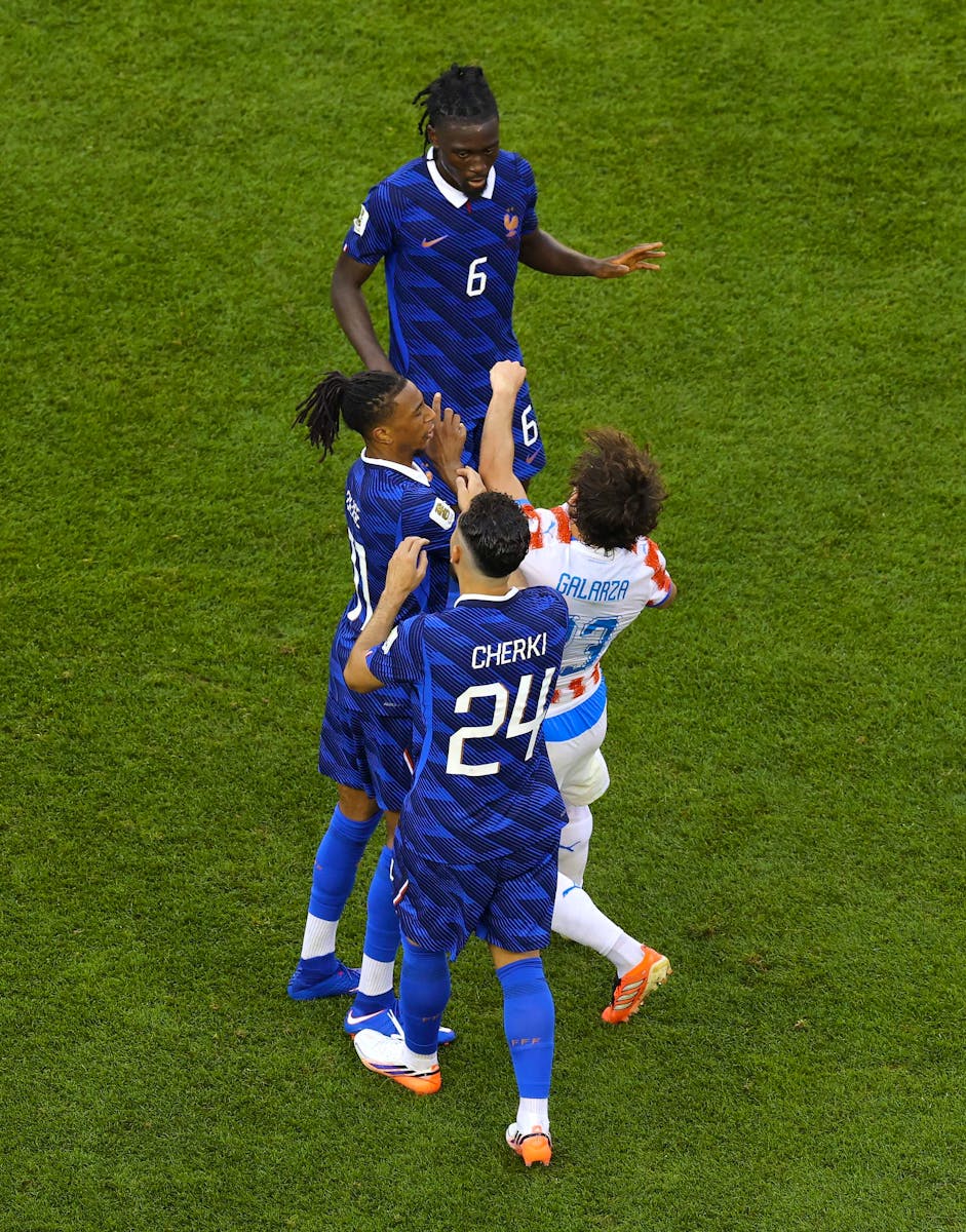 Bcn4507's tweet photo. @ArthurPerrot @RMCsport A quel moment on challenge pas cette décision complètement irrationnelle? @FFF réveillez vous bordel, arrêtez de faire les serpillières https://t.co/HPCmewVK5H