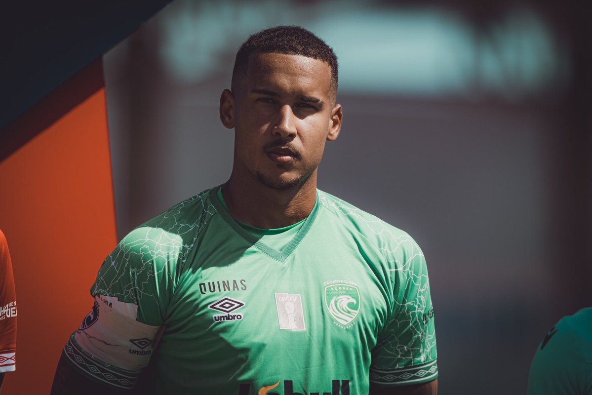 CifutBR's tweet photo. 🇧🇷| Botafogo está em negociações avançadas para contratar Gabriel Batista (28) que pertence ao Santa Clara.

🧩| Excelente goleiro que chega pra ser titular absoluto da posição, foi muito bem no Santa Clara e precisa dar um salto na carreira.

Selo CIFUTBR OURO!🥇

Via Canal Arena Alvinegra.