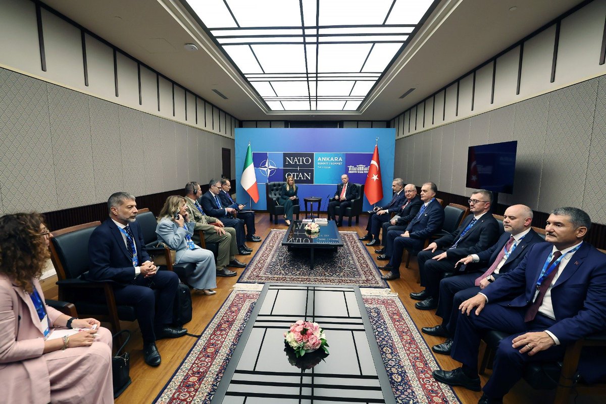 Gokbey_72's tweet photo. Cumhurbaşkanımız Recep Tayyip Erdoğan, Cumhurbaşkanlığı Külliyesi'nde gerçekleştirilen 36.⁠ ⁠NATO Devlet ve Hükümet Başkanları Zirvesi (#NATOsummit) kapsamında  İtalya Başbakanı Giorgia Meloni'yi kabul etti. https://t.co/hAsrpSaqBl
