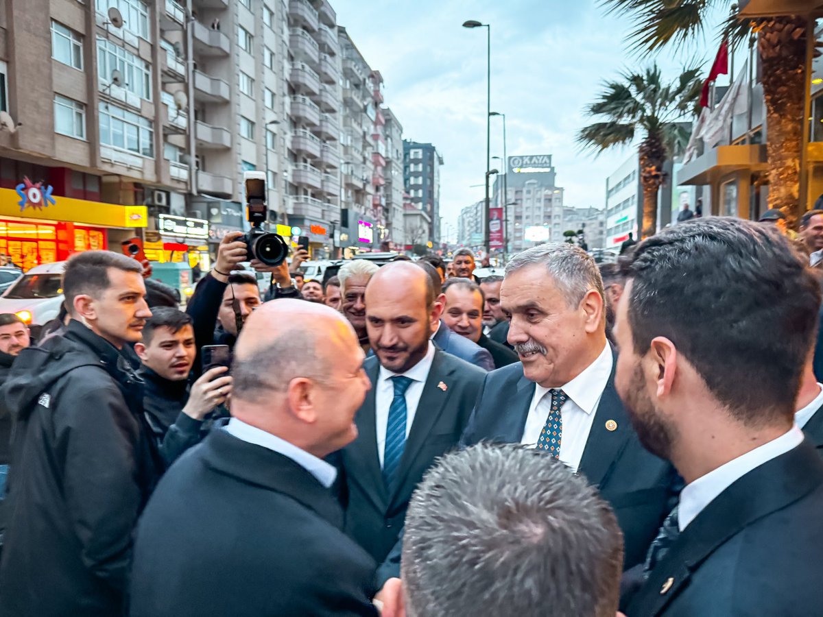 suleymansoylu's tweet photo. Kıymetli ağabeyim, sözünün eri, yiğit ve delikanlı Cemal Agam; 19, 23 ve 24. Dönem Balıkesir Milletvekili ve Bandırma Belediye Başkanı Mehmet Cemal Öztaylan, Hakk’ın rahmetine kavuşmuştur.

Evladı, kıymetli kardeşim Balıkesir Milletvekilimiz Ali Taylan Öztaylan’a; Cemal Ağabeyimizin kıymetli eşine, evlatlarına, ailesine, arkadaşlarına, Bandırma’mıza, Balıkesir’imize ve tüm camiamıza başsağlığı diliyorum.

Allah rahmet eylesin.

Mekânı cennet olsun.

Merhumun cenazesi, 10 Temmuz Cuma günü Bandırma Merkez Haydar Çavuş Camii’nde Cuma namazını müteakip kılınacak cenaze namazının ardından, Bandırma Tekke Hacı Ali Rıza El-Bezzaz Camii Kabristanı’na defnedilecektir.