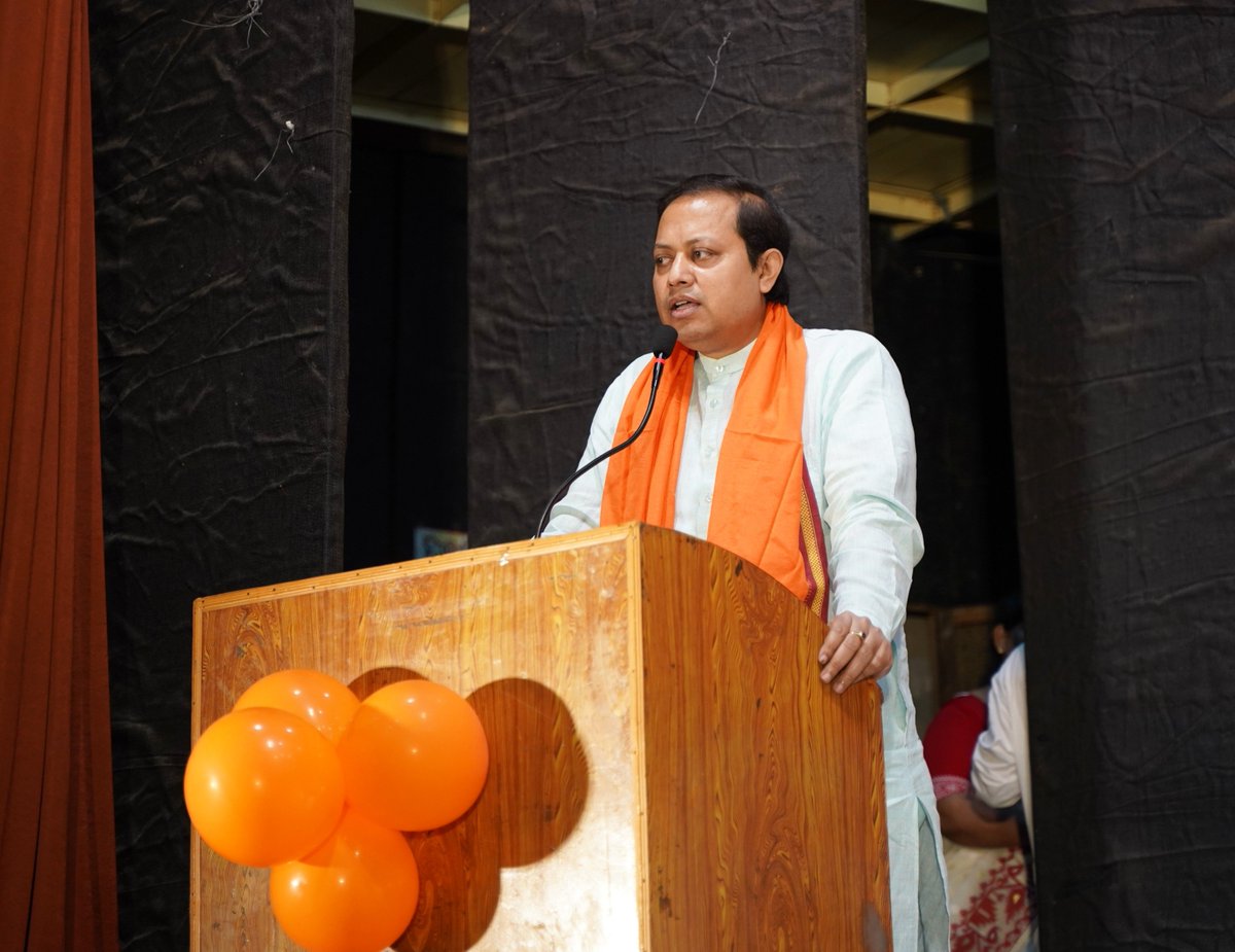 BjpScMorchaWB's tweet photo. উত্তর কলকাতা বীরেন্দ্র মঞ্চ -এ ডঃ শ্যামা প্রাসাদ মুখার্জী শীর্ষক আলোচনা সভা সম্বোধন করলেন @BJPSCMorcha প্রাক্তন রাজ্য সভাপতি এবং জননেতা @DrSudipDas https://t.co/0cQ1Us8y0G
