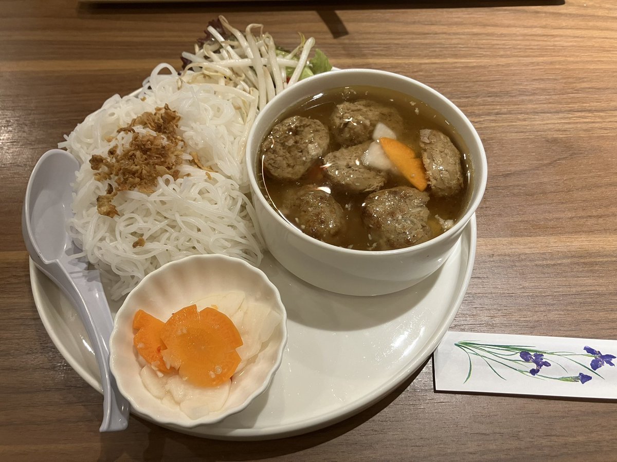 umecoko's tweet photo. 映画の前に、池袋の日南フォーで初めてベトナムのつけ麺食べた。おいしかった。 https://t.co/wLm1h7sfXM