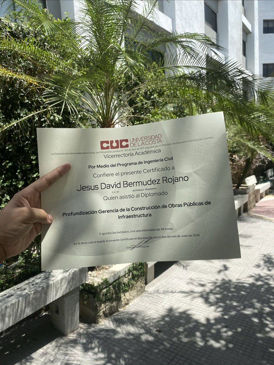 Jesubr1's tweet photo. Diplomado check 👷‍♂️✨ https://t.co/mqEIFQGcwB