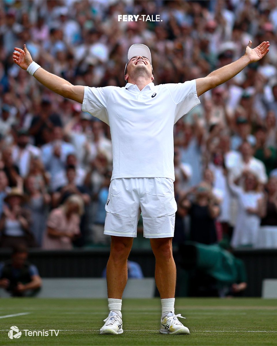 TennisTV's tweet photo. Living the dream. 

#Wimbledon https://t.co/FeYBrk5vnH