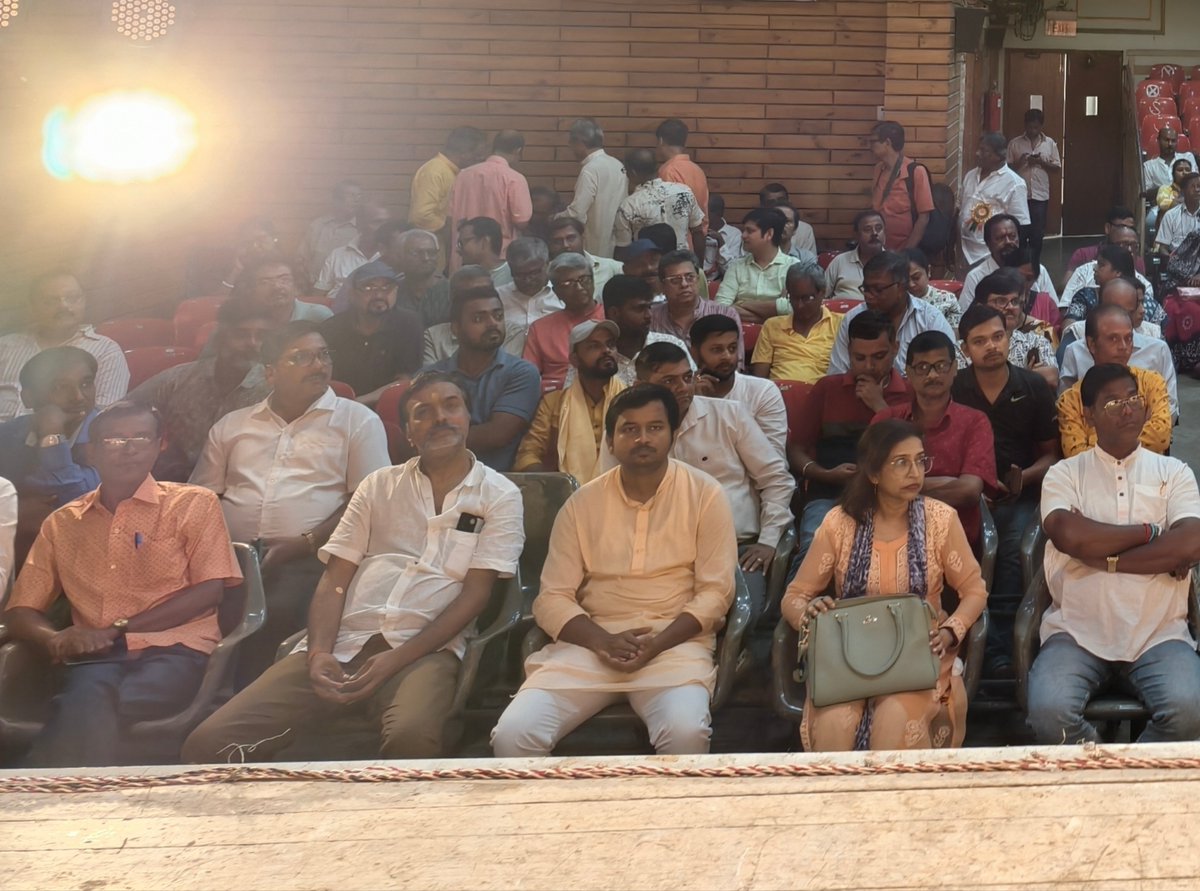 BjpScMorchaWB's tweet photo. উত্তর কলকাতা বীরেন্দ্র মঞ্চ -এ ডঃ শ্যামা প্রাসাদ মুখার্জী শীর্ষক আলোচনা সভা সম্বোধন করলেন @BJPSCMorcha প্রাক্তন রাজ্য সভাপতি এবং জননেতা @DrSudipDas https://t.co/0cQ1Us8y0G