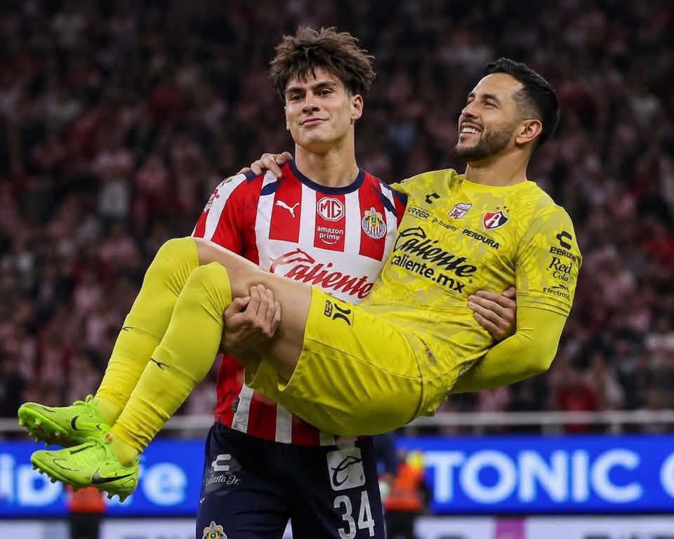 JafehtYe's tweet photo. @Futbol_basico Eterno hijo de la hormiga González https://t.co/aroyBVTsxP