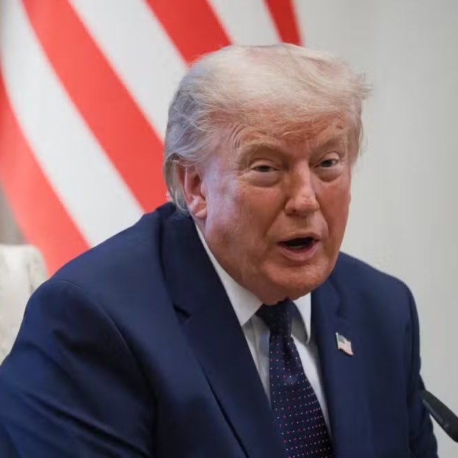 poponze's tweet photo. Parlamento do Irã colocou em tramitação um projeto de lei que prevê o pagamento de €50 milhões (aprox. R$300 milhões) pelo assassinato do presidente Donald Trump. https://t.co/zyMb5VQYIK
